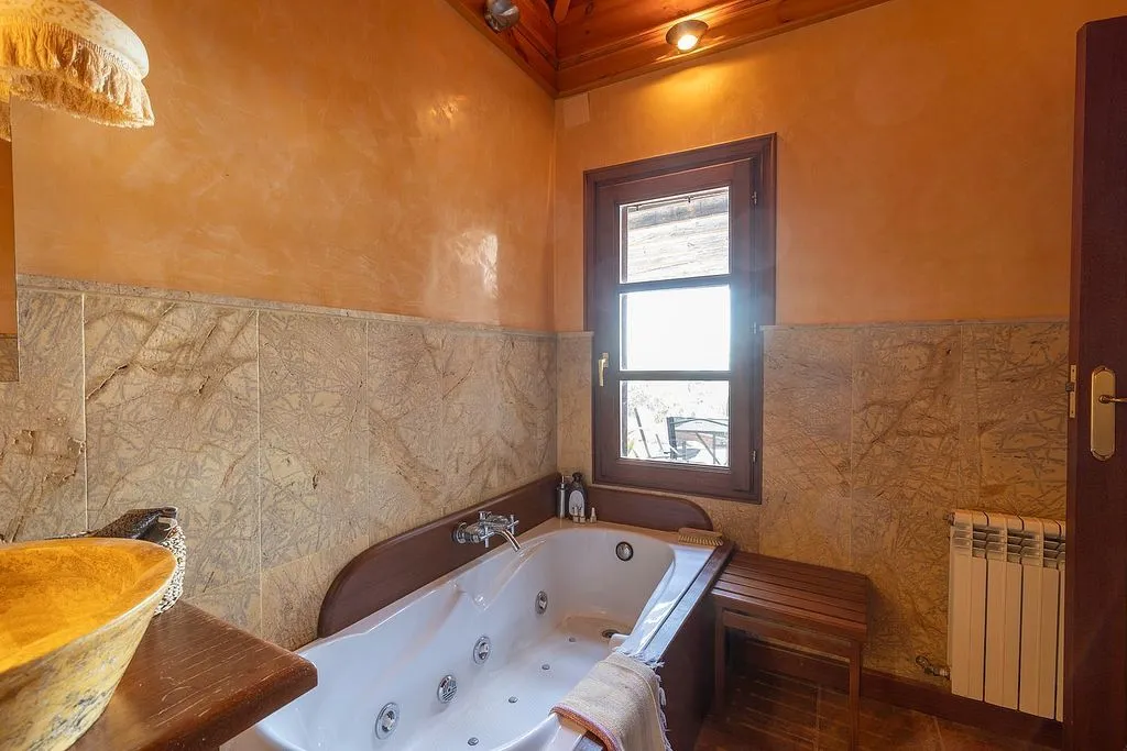 Salles de bain - Chalet with Pool and Terrace in Nívar