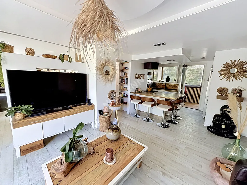 Séjour - Appartement T3 + Studio au Calme à Toulon Ortolan