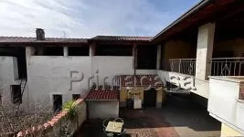 Aed - Detached House with Courtyard in Prevalle