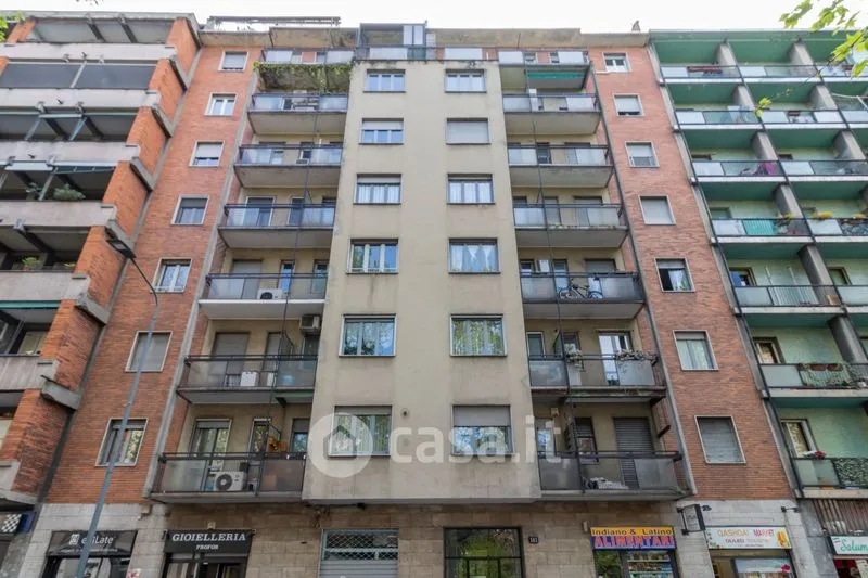 Välivaade - Brightly Lit Flat with Balcony in Milan