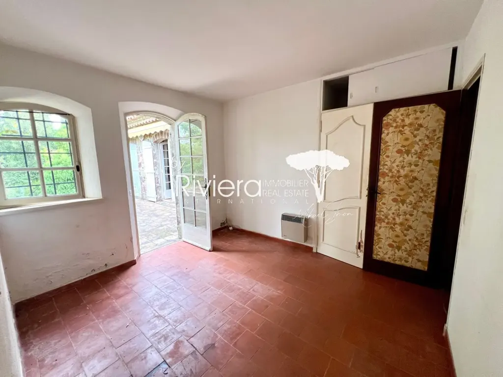 Pièces - Villa à Rénover avec Terrasse à Gassin