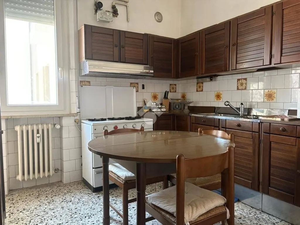 Köök - 4-Room Apartment with Balcony in Ferrara