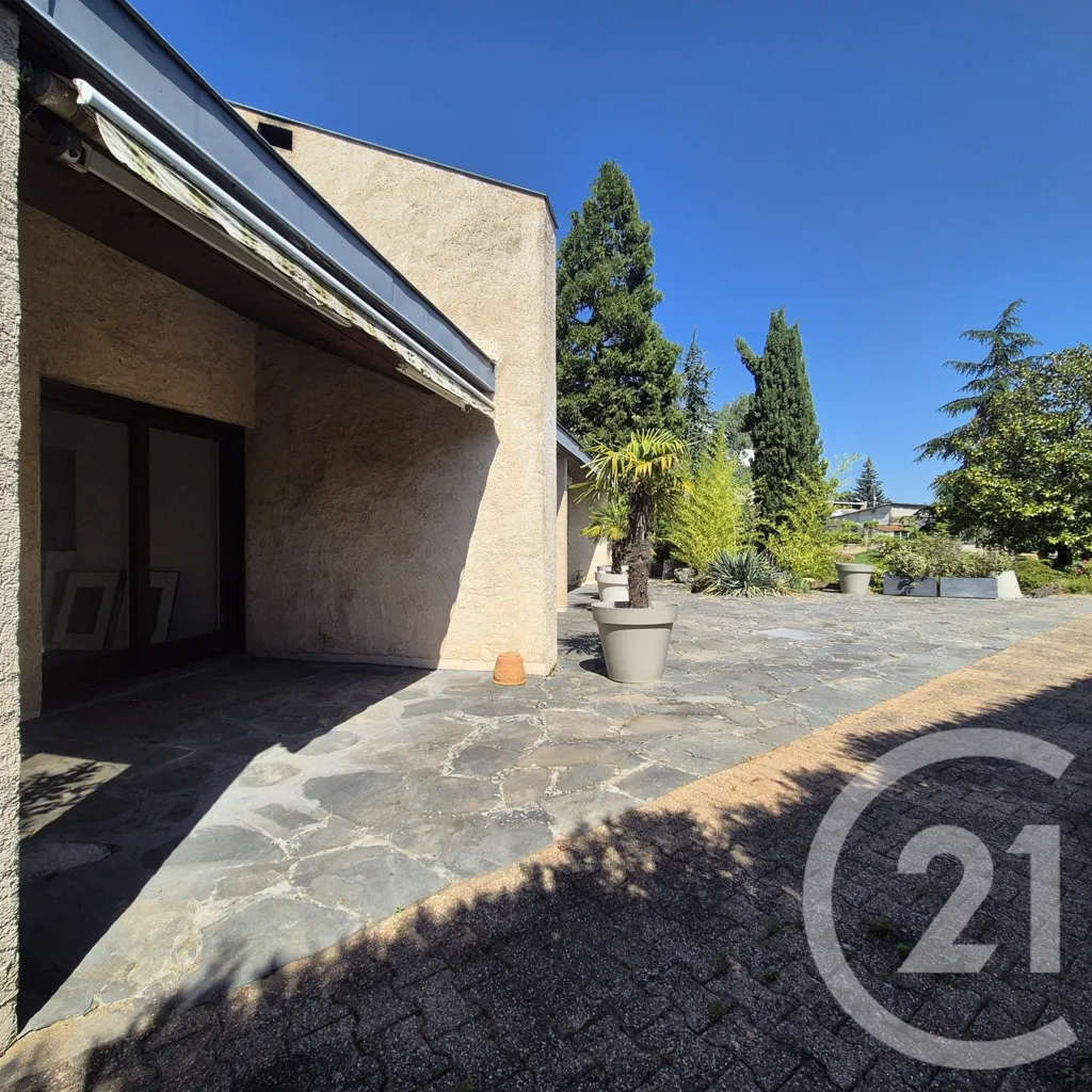 Terrass - Architectural House with Garden in Roanne
