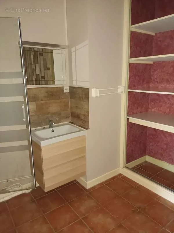 Vannitoad - Bright 2-Bed Flat with Garden View in Montceau-Les-Mines