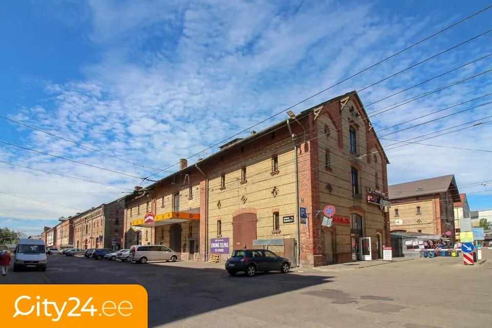 Außenansicht - Warehouse with Stone Facade in Riga Centre