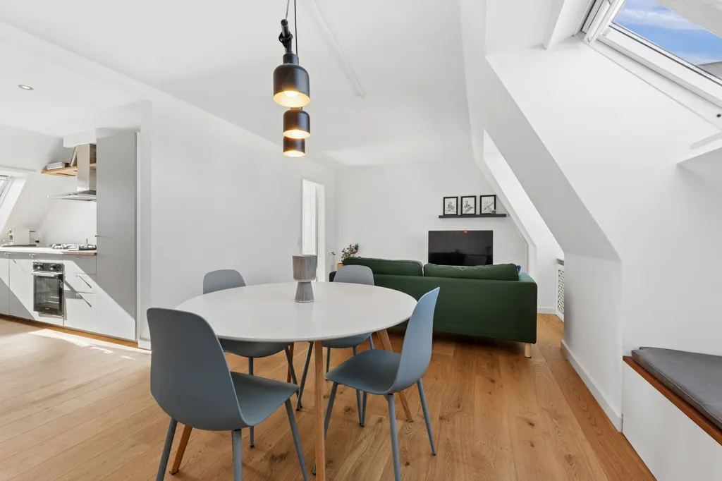 Salle à manger - Renovated Apartment with Metro Access in Frederiksberg