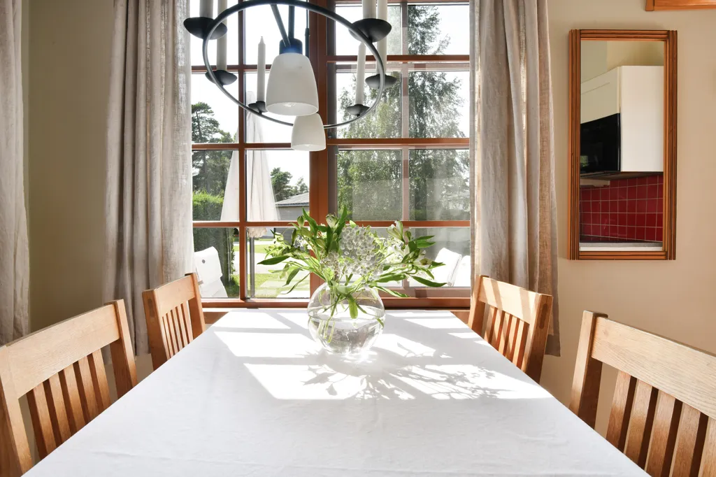 Söögituba - Cottage with Pool Access in Sanda