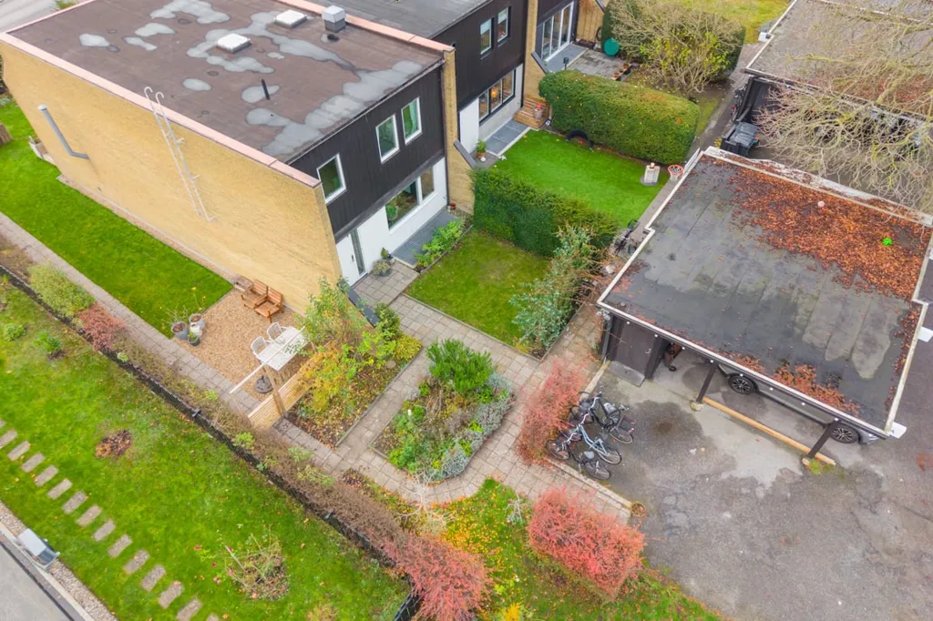 Vista aerea - Renovated 2-Storey House with Garden in Bellevue