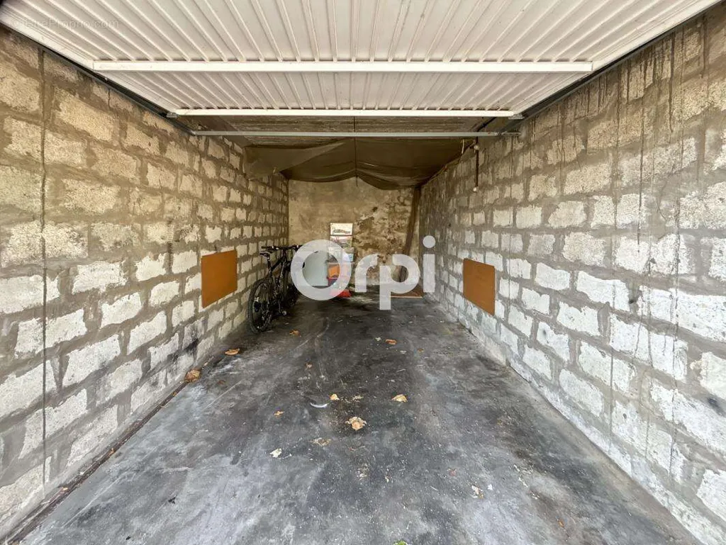 Garage - Garage for Sale in Boulogne sur Mer