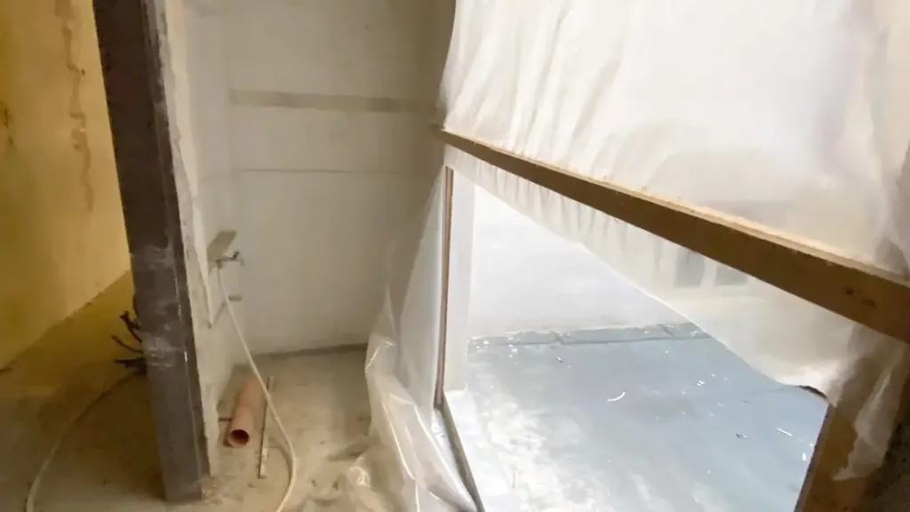 Rooms - Restoration-Ready Apartment with Terrace in Pontedera