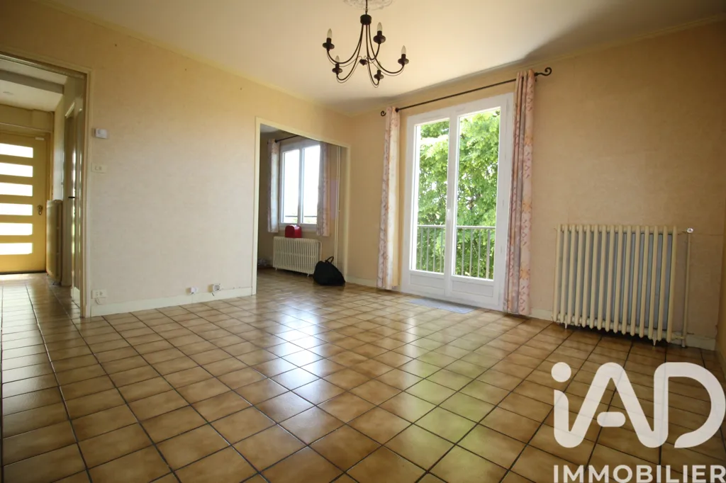Séjour - Maison avec Jardin Arboré et Balcon à Proximité