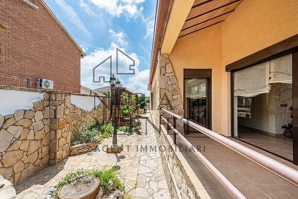 Terrass - Chalet with Pool and Terrace in Botarell