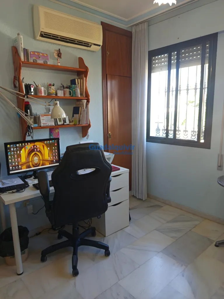 Office - Independent Chalet with Pool in Cerros de Montequinto