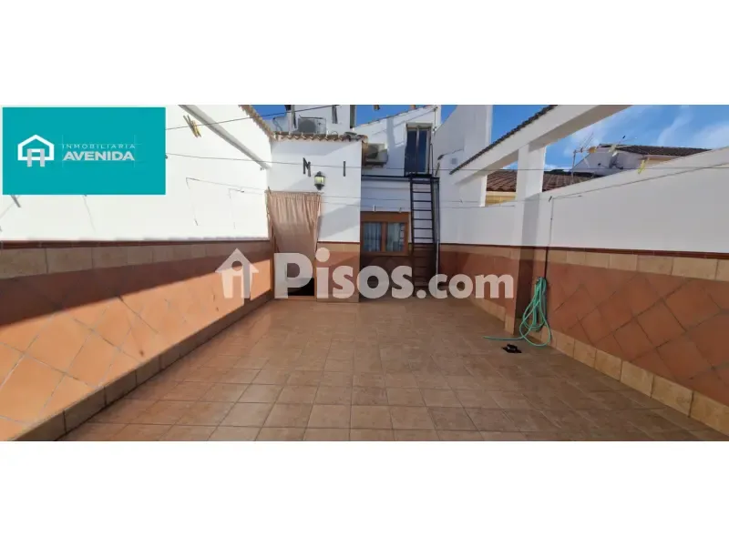 Terrasse - Three-Bedroom House with Private Garden in Central District