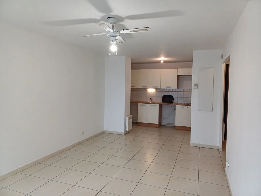Elutuba - 2-Bedroom Apartment with Intercom in Sète Centre