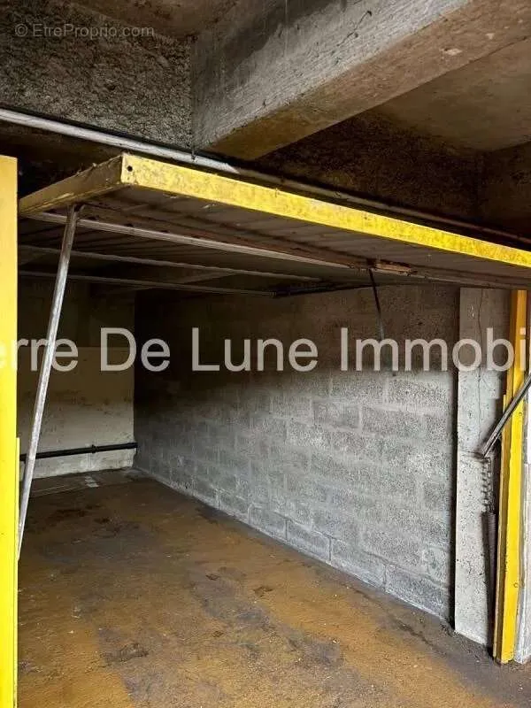 Garage - Box Fermé Sécurisé au Quai Gillet