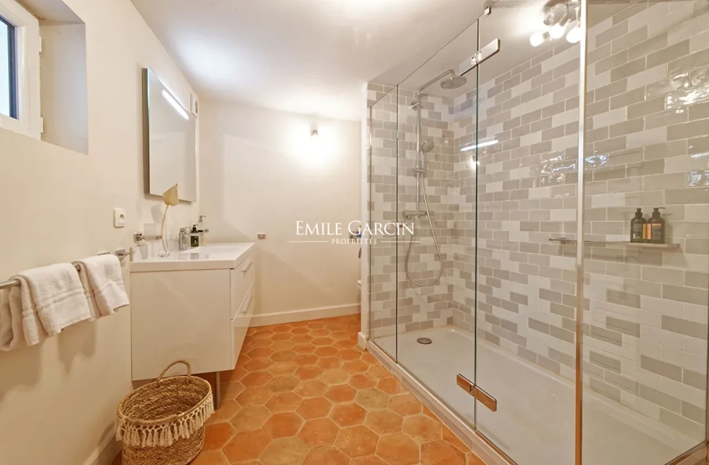 Bathrooms - Luxury Villa with Private Lake in Brignoles