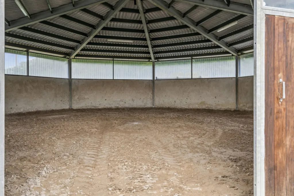 Pièces - Equestrian Estate with Spa in Vinding