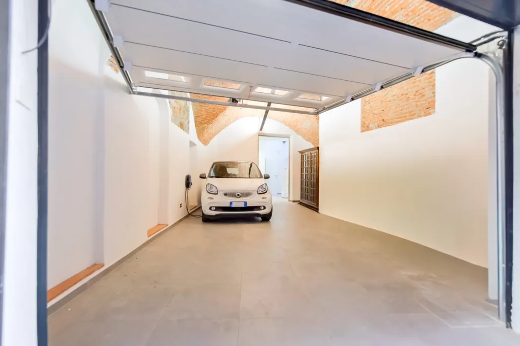 Garage - Rustic Apartment with Historic View in Florence
