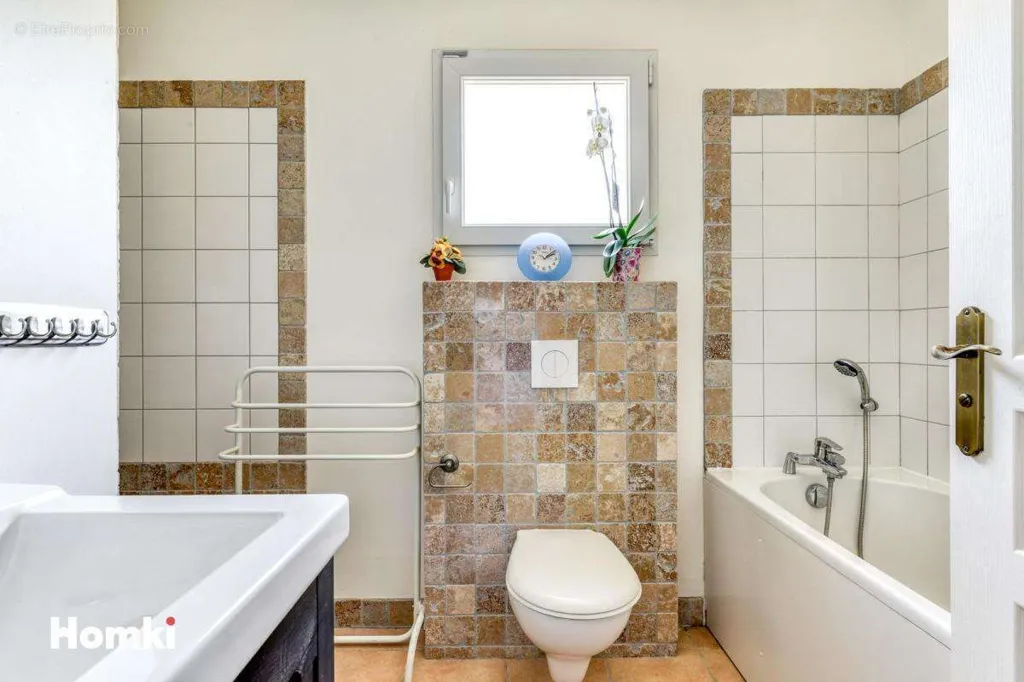Salles de bain - Villa avec Piscine à Montbrun-des-Corbières