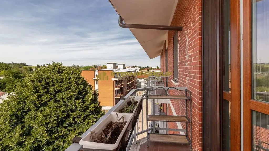Rõdu - Modernised Apartment with Balconies in Chieri