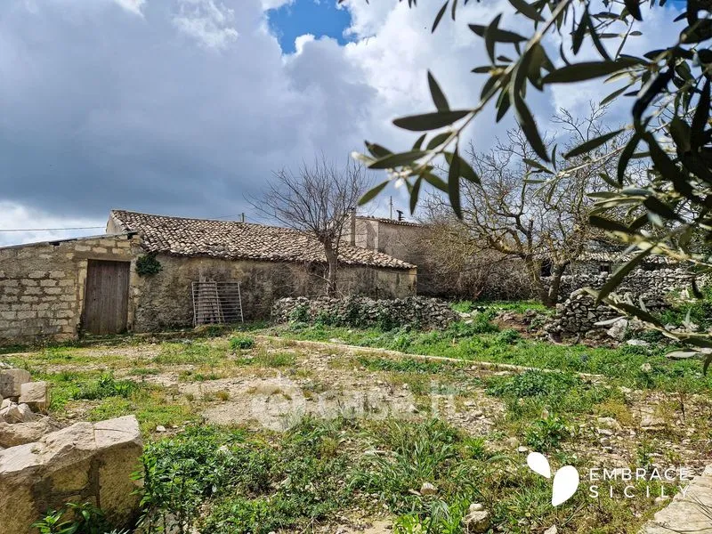 Aed - Rustic House with Garden in Noto