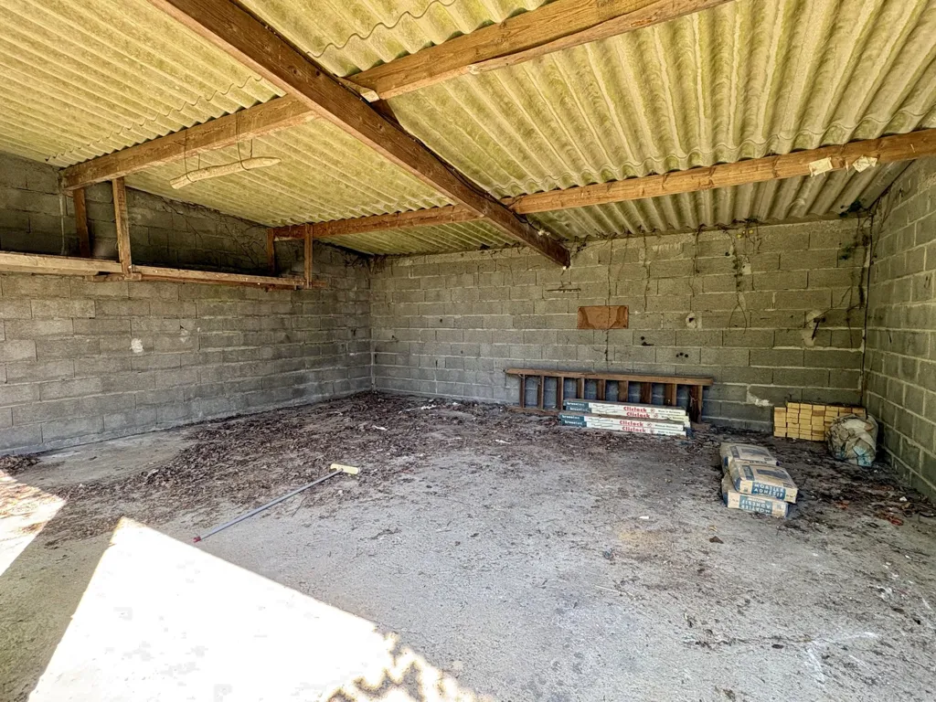 Garage - Maison à Rénover avec Dépendances à Bouzy-la-Foret
