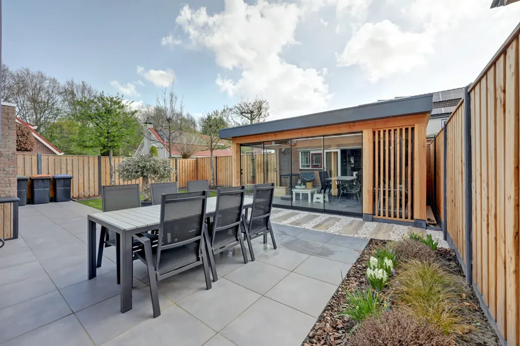Terrass - Detached House with Garden in De Landmaten