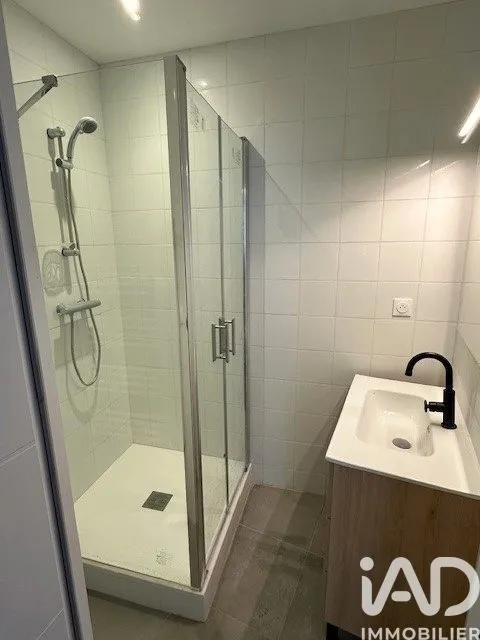 Bathrooms - Refurbished 4-Piece Apartment in City Centre