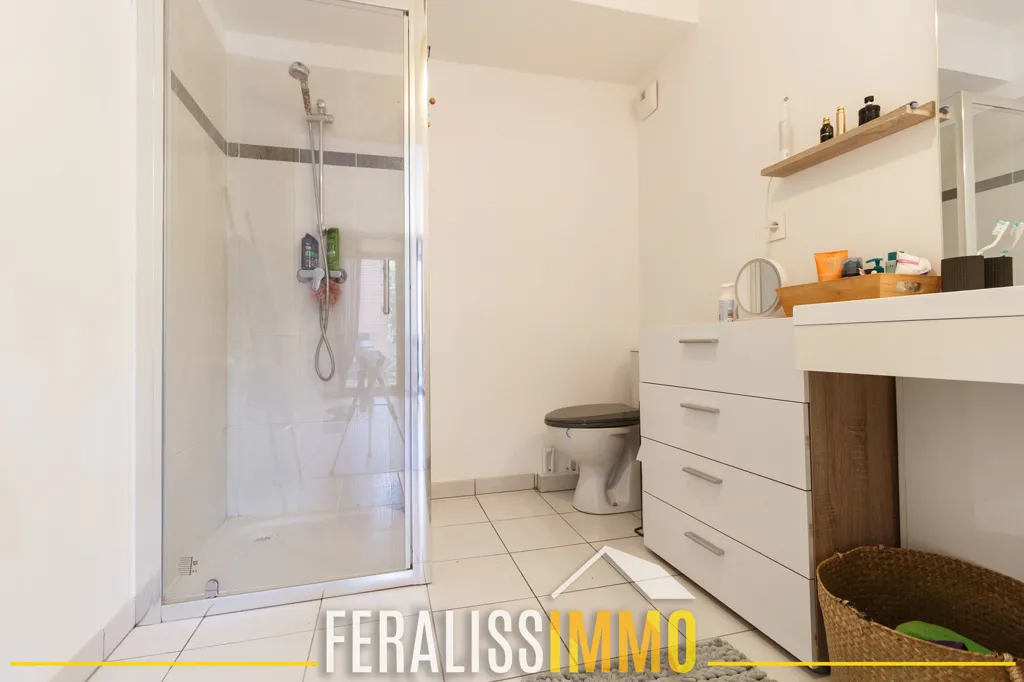 Salles de bain - Appartement F2 avec Grande Terrasse dans Résidence Sécurisée