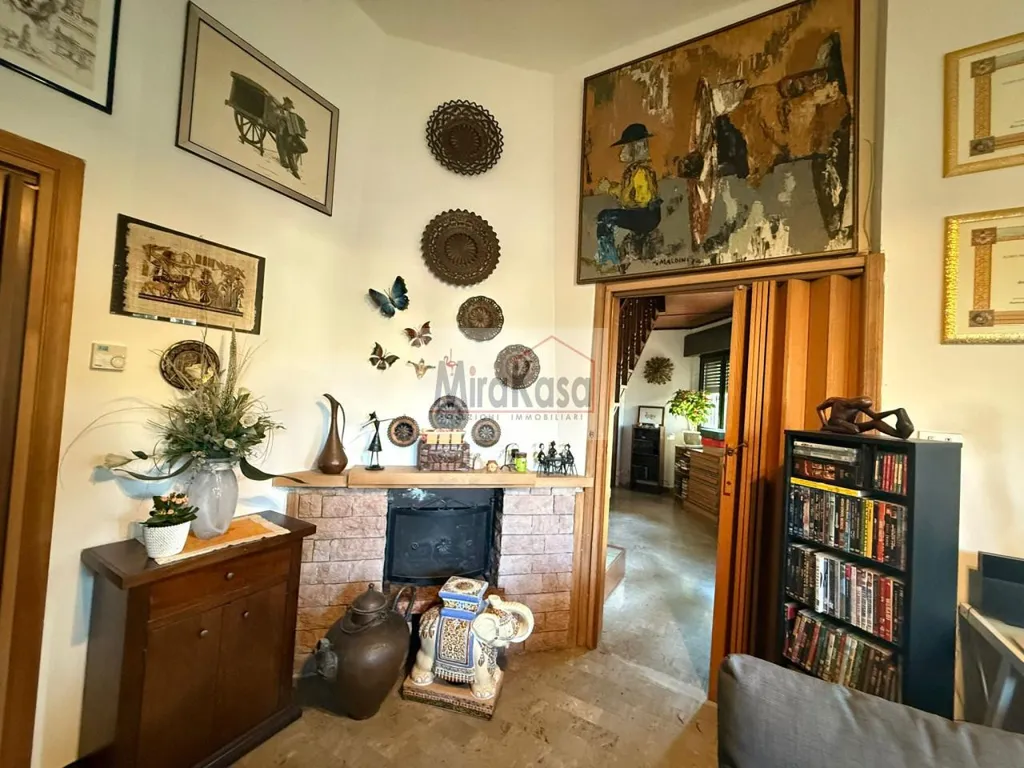 Elutuba - Modernist Villa with Curved Design in Cervia