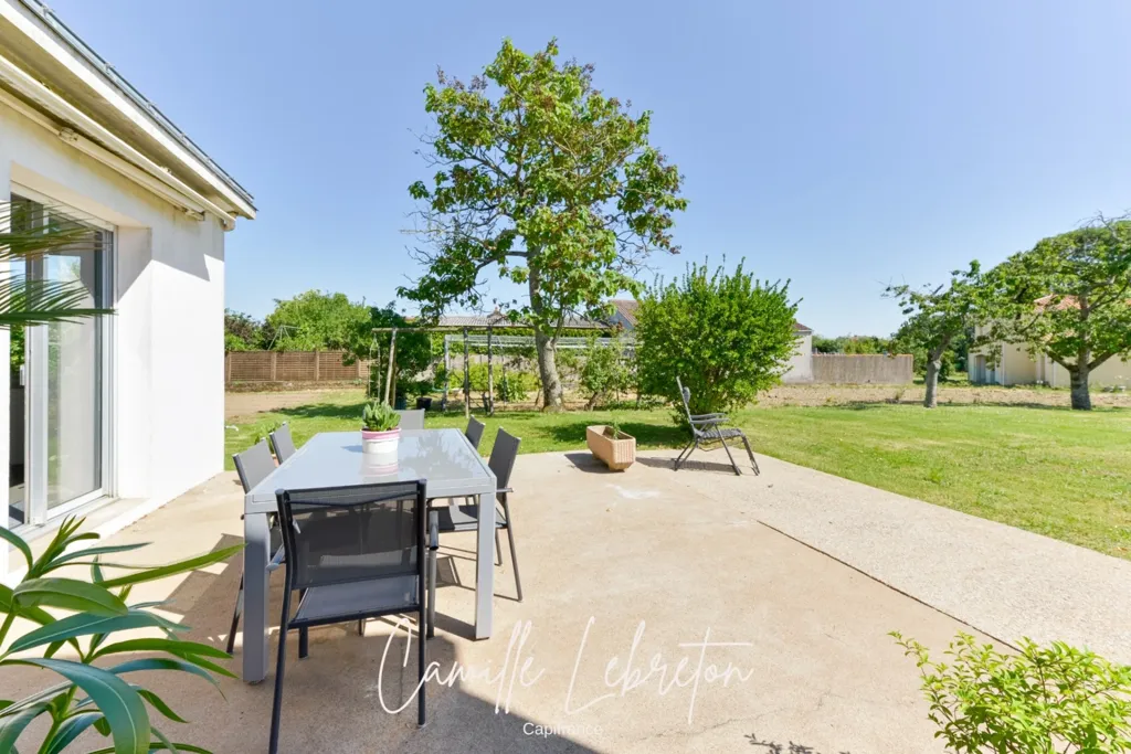 Terrasse - Maison Familiale avec Grand Terrain à Vallet