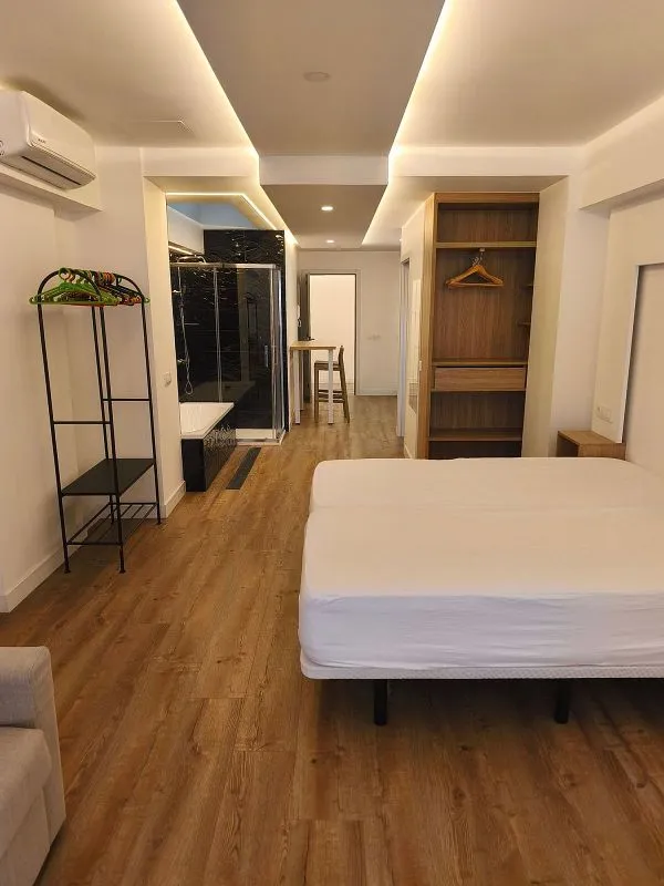 Chambres - 1-Bedroom Flat with Terrace in City Centre