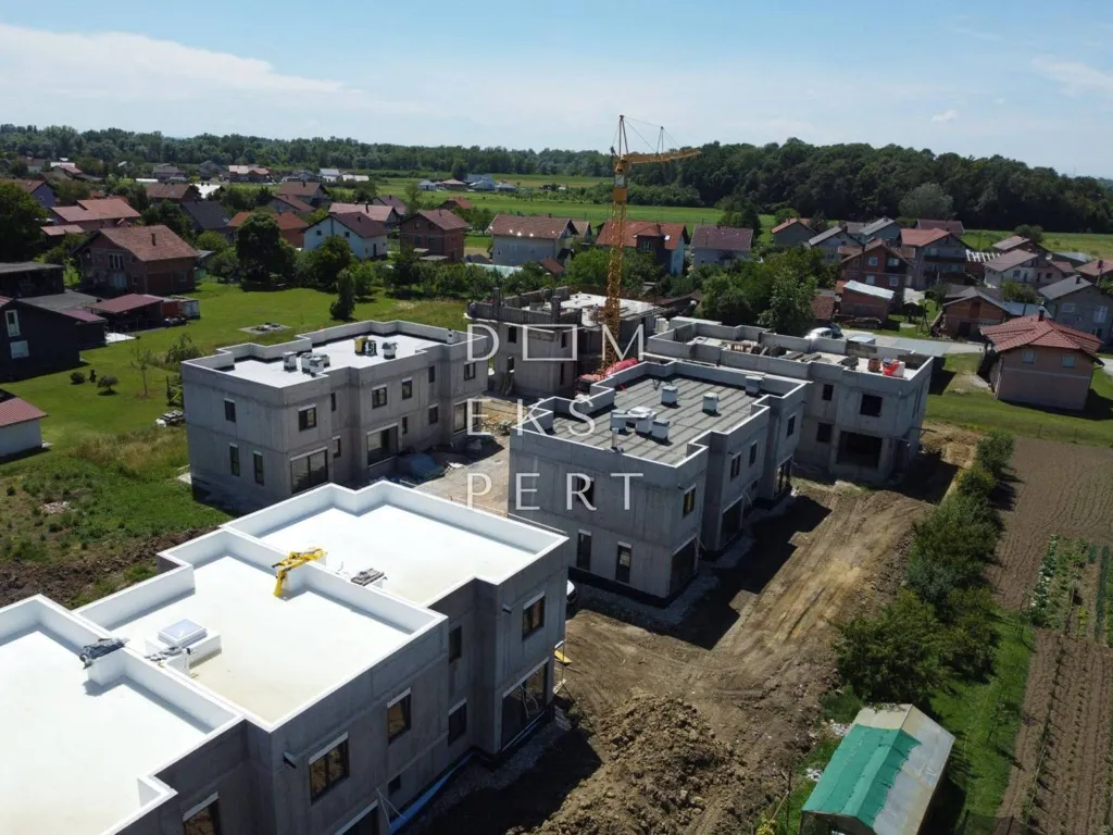 Õhuvaade - Two-Storey Apartment with Garden in Rugvica