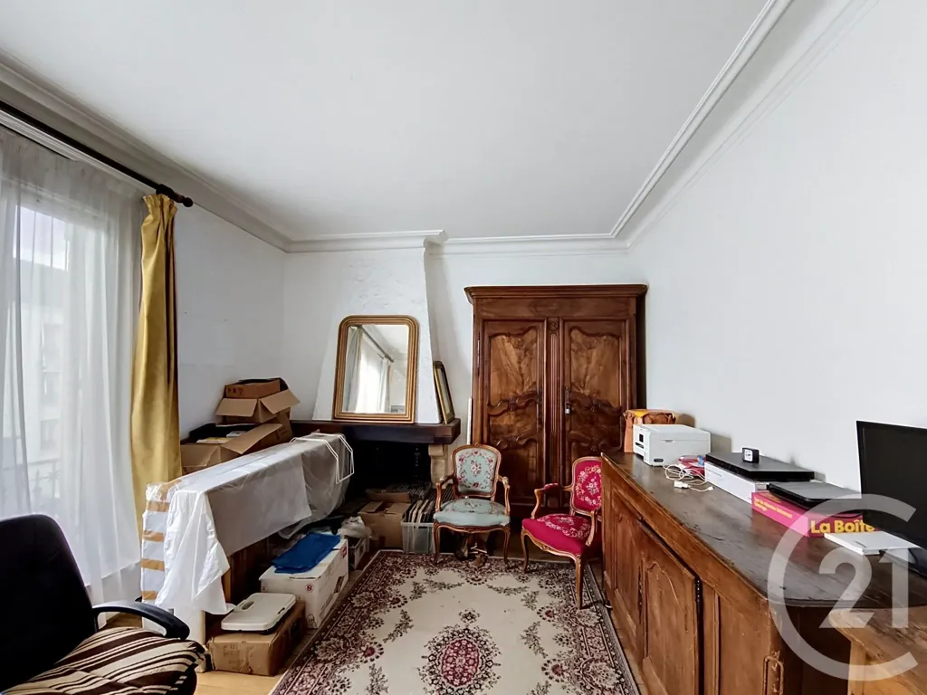 Chambres - Duplex à Rénover avec Balcon au Centre de Saint-Denis