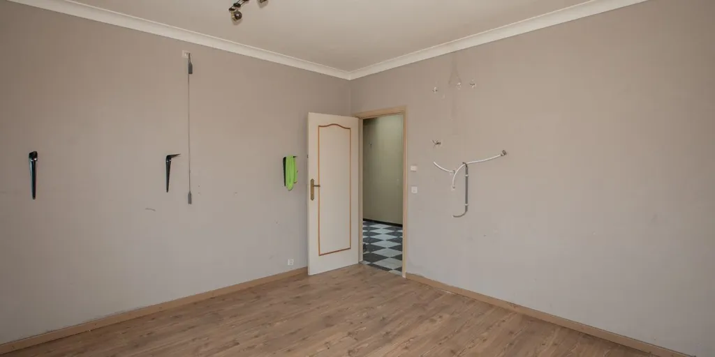 Pièces - Pand à Rénover avec Atelier à Zomergem