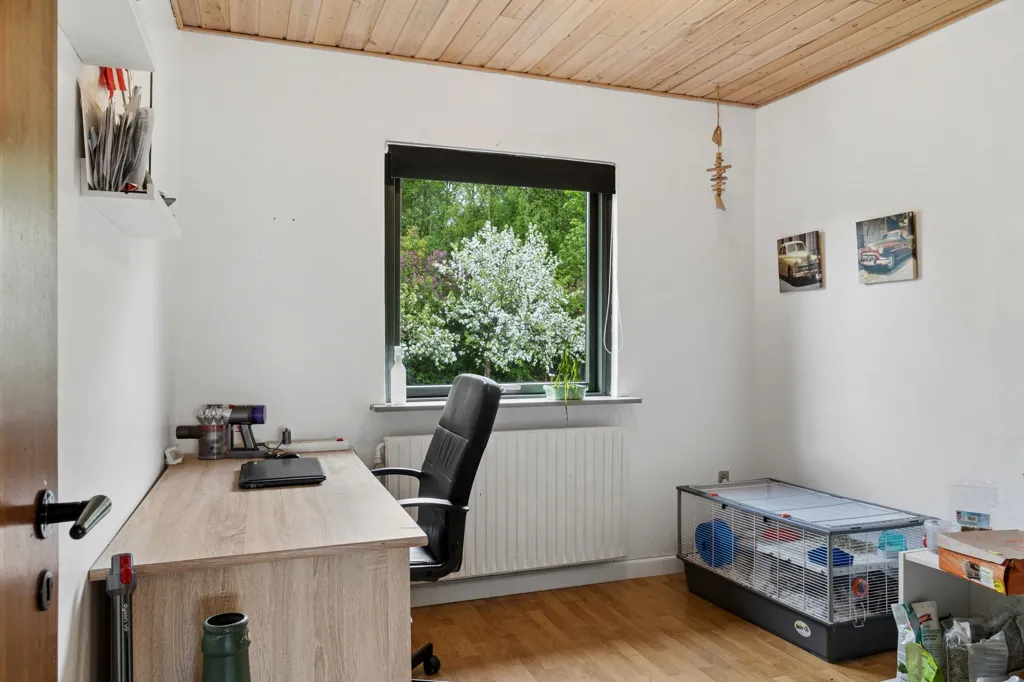 Kabinet - 1962 Villa with Garden in Hammel