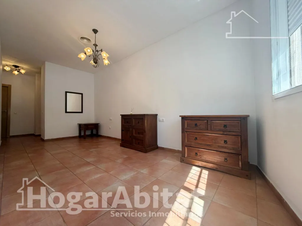 Esik - Semi-Reformed Flat with Patio in Benaguasil