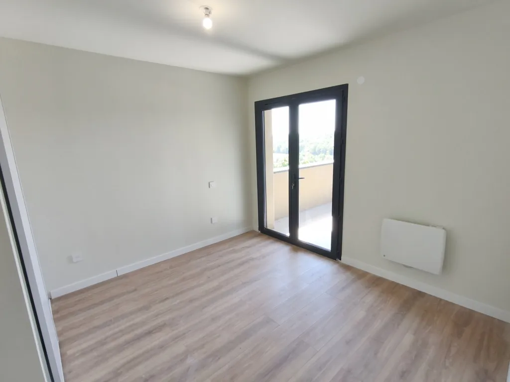 Pièces - Appartement Neuf T3 avec Balcon et Jardin à l'Isle Jourdain