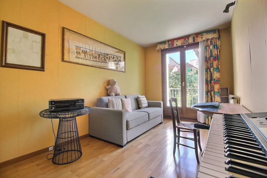Séjour - Appartement 4 Pièces avec Balcon à L'Île-Saint-Denis