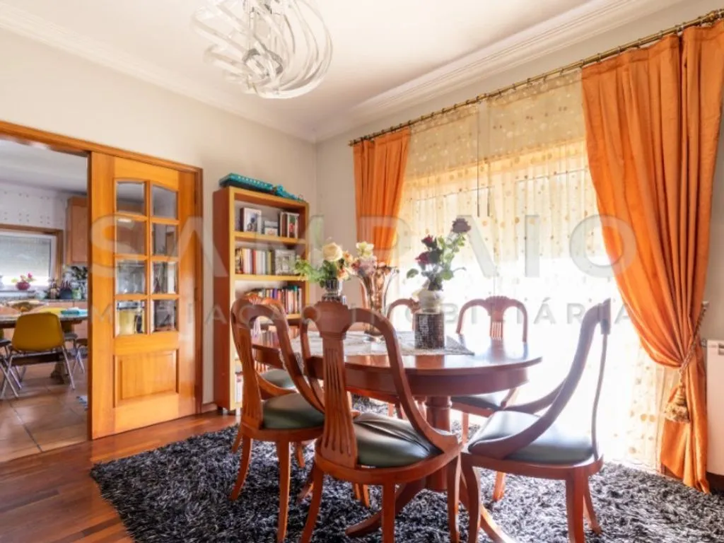 Söögituba - Luxury House with River View in Gondomar