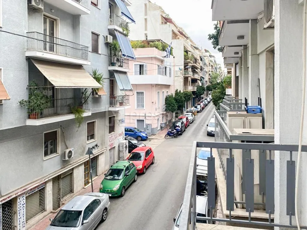 Balcon - Renovated Apartment with City View in Athens