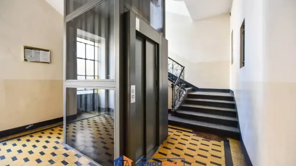 Esik - Triplex with Balcony in Turin