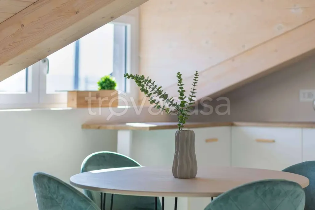 Salle à manger - Mansard Apartment with Lift in Busca