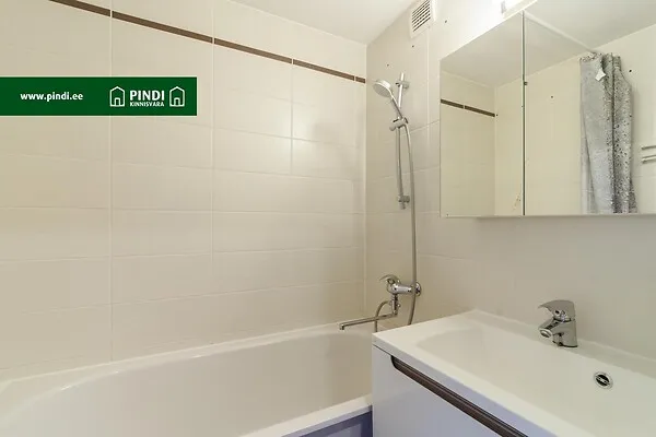 Salles de bain - 3-Bedroom Flat with Central Heating in Lasnamäe, Tallinn