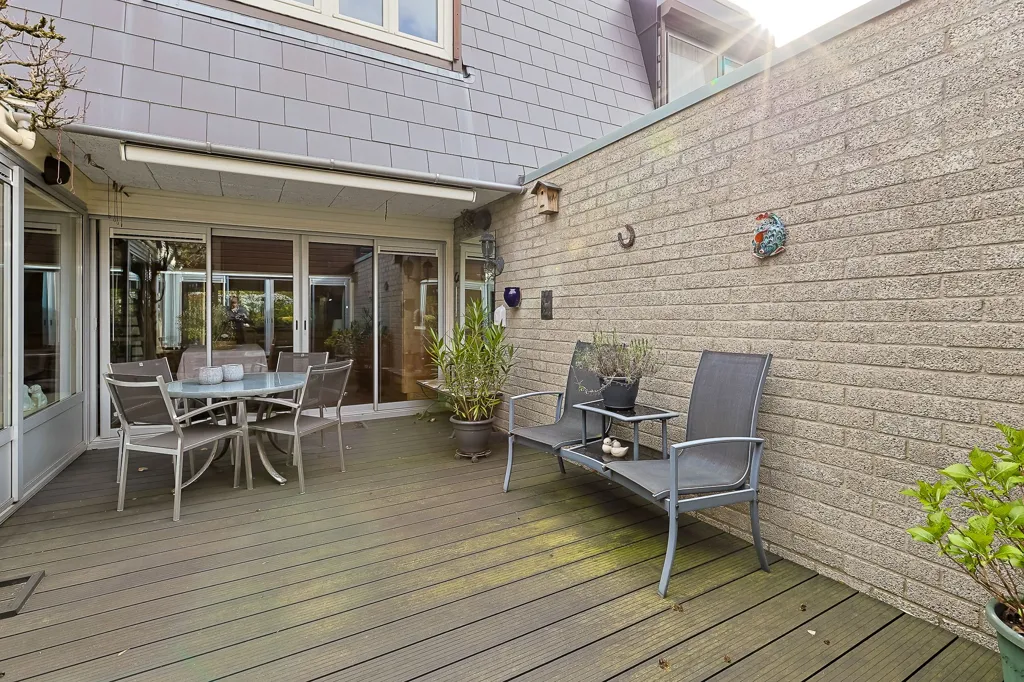 Terrass - Playfully Designed Corner Home with Patio in Leiderdorp