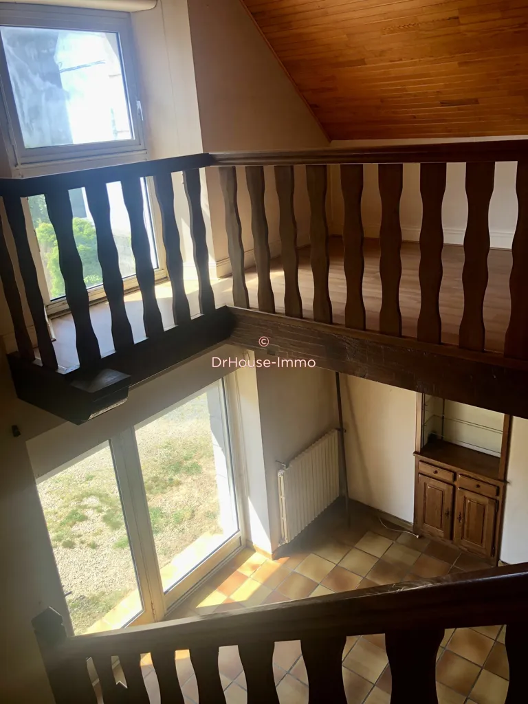 Pièces - Maison de 5 Chambres avec Cour Fermée en Bourg
