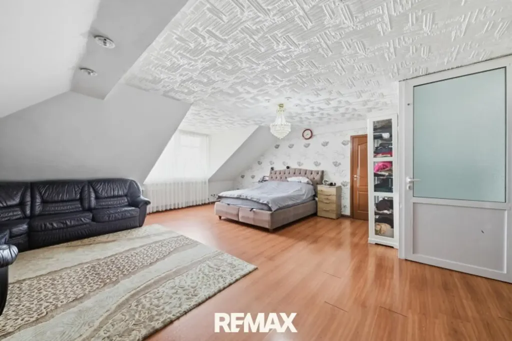 Chambres - Multi-Unit House with Expansion Potential in Haschendorf