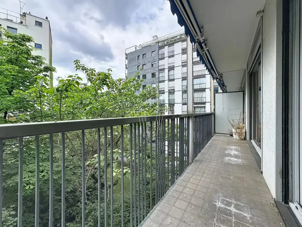 Balcon - Appartement de 3 Pièces à Rénover avec Balcon à Paris 16ᵉ