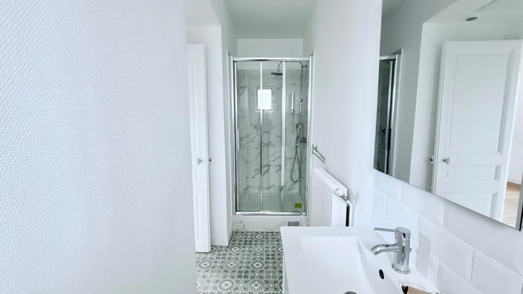 Salles de bain - Studio Rénové au Cœur de Montmartre